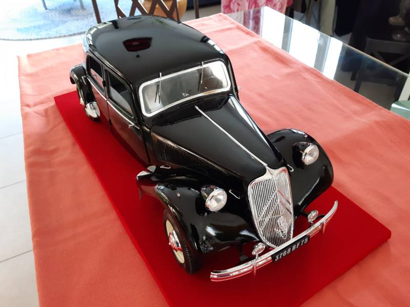 Citroen traction 15/6 Heller 1/8 montée 