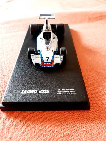 Montage de maquette F1 ouvrante 1/43 Tameo ou MFH avec peinture pro et moteur détaillé