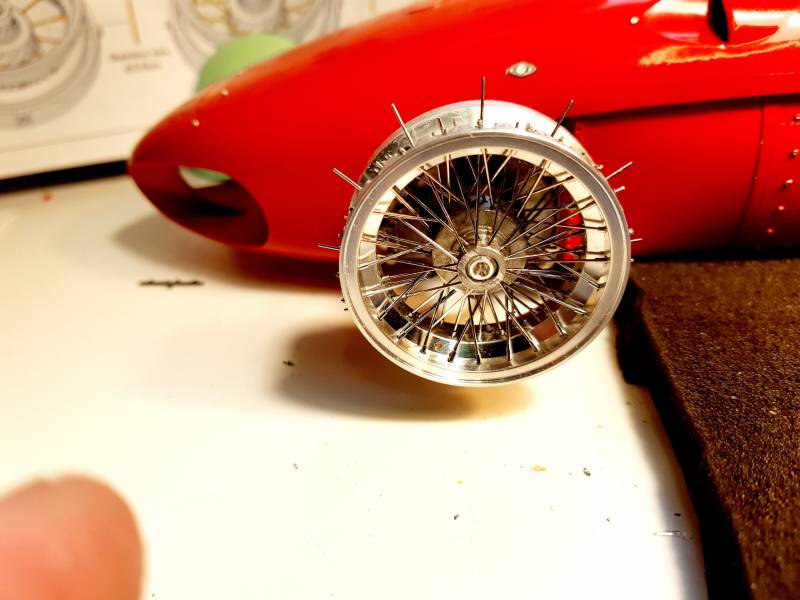 Faire monter une maquette 1/12 Formule 1 MFH en résine et métal avec peinture haut de gamme