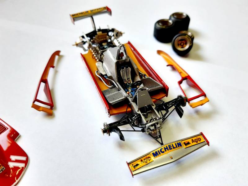 Montage de maquette F1 ouvrante 1/43 Tameo ou MFH avec peinture pro et moteur détaillé