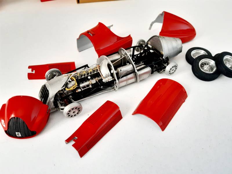 Montage professionnel de maquette ouvrante 1/24 - 1/20 en résine et métal MFH ou Studio27