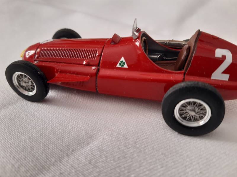 Montage professionnel de maquette ouvrante 1/24 - 1/20 en résine et métal MFH ou Studio27