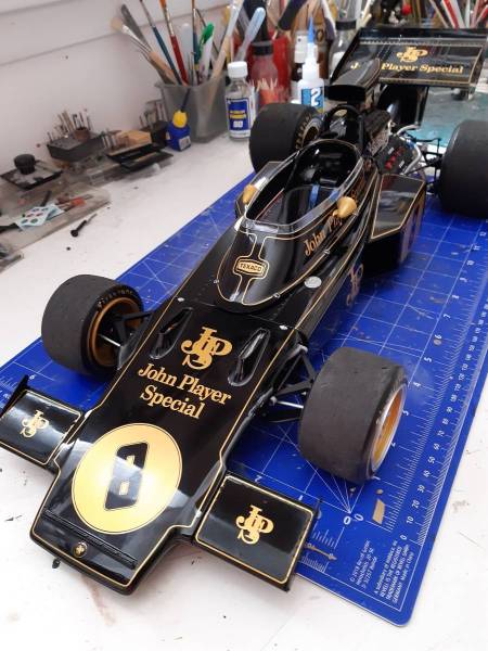 Maquette Pocher 1/8 Porsche 917 Martini Racing Team montée et peinte par Atelier Camara