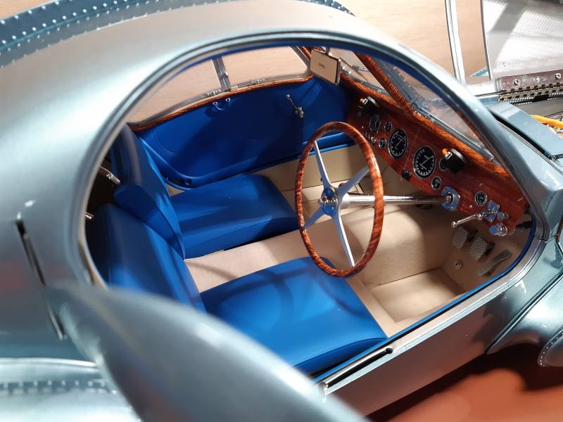 1/8 bugatti ixo montage atelier camara