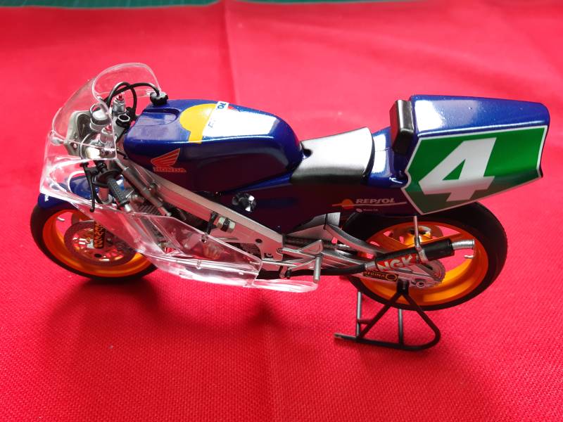 Faire monter votre  maquette moto Tamiya ou Aoshima avec peinture pro et câblage moteur en France par professionnel