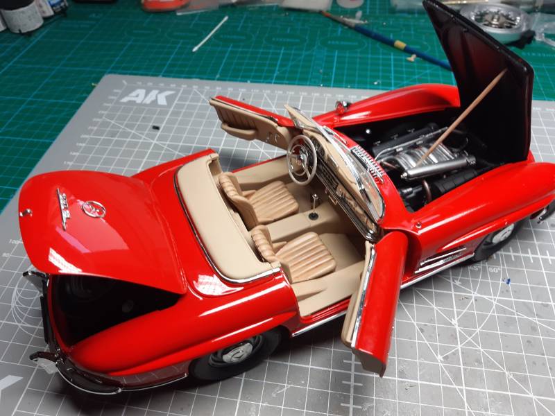 Montage de la maquette 1/18 Mercedes 300SL revell, un kit ancien mais dont on peut tirer un beau résultat final