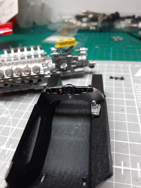 suivez le montage pas a pas  de la maquette 1/12 ferrari 312B 1970 tamiya par dominique camara