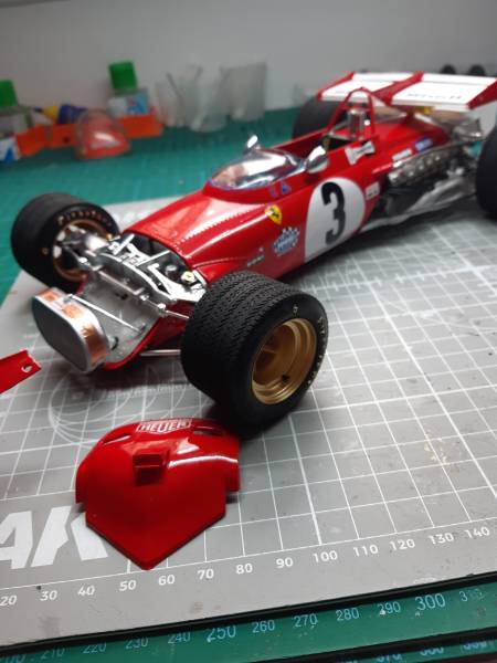 suivez le montage pas a pas  de la maquette 1/12 ferrari 312B 1970 tamiya par dominique camara