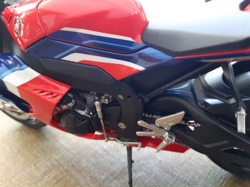 Faire monter votre  maquette moto Tamiya ou Aoshima avec peinture pro et câblage moteur en France par professionnel