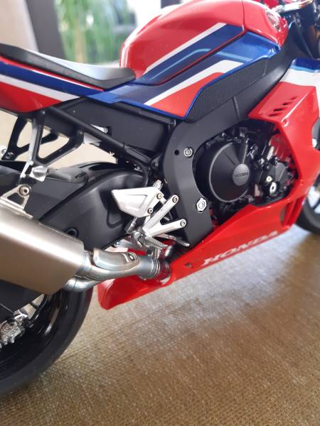 Faire monter votre  maquette moto Tamiya ou Aoshima avec peinture pro et câblage moteur en France par professionnel