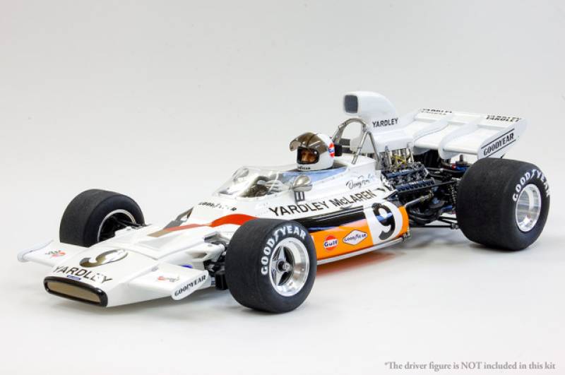 Faire monter une maquette 1/12 Formule 1 MFH en résine et métal avec peinture haut de gamme