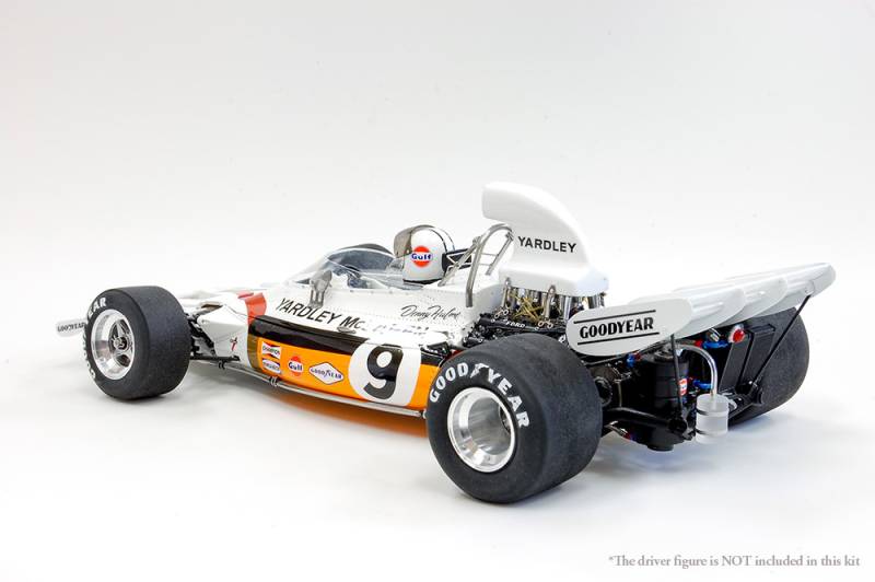 Faire monter une maquette 1/12 Formule 1 MFH en résine et métal avec peinture haut de gamme