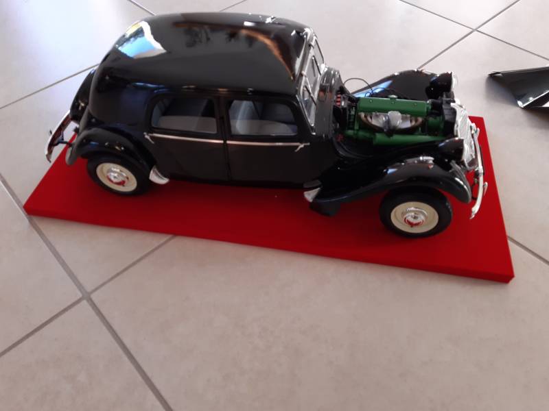 Citroen traction 15/6 Heller 1/8 montée par maquettiste professionnel