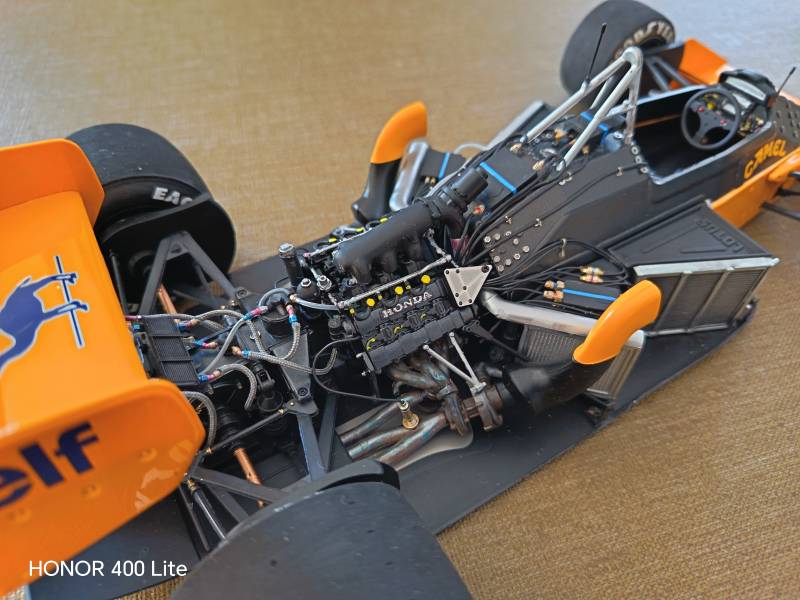 photos du montage de la  maquette 1/12 LOtus 99T de beemax par dominique camara