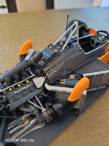 photos du montage de la  maquette 1/12 LOtus 99T de beemax par dominique camara