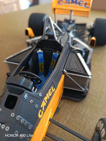 photos du montage de la  maquette 1/12 LOtus 99T de beemax par dominique camara