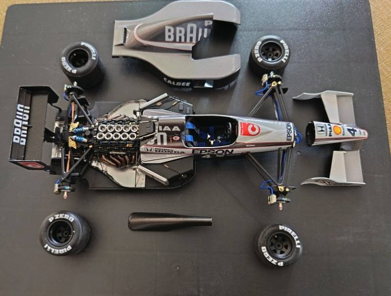 onfier le montage de votre maquette 1/24 ou 1/20 Tamiya, Beemax ou Fujimi à un maquettiste professionnel