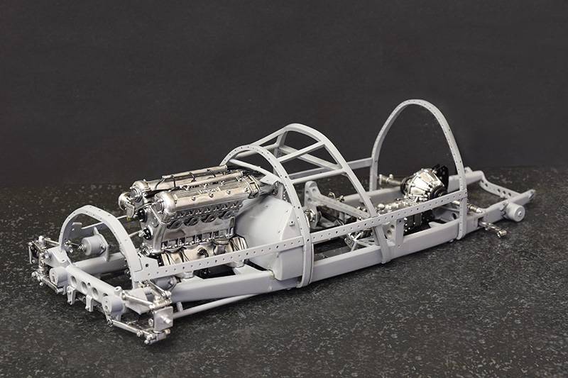 offrez vous la Maquette 1/12 Ferrari 500 F2 1952 montée par maquettiste professionnel et Revivez la F1 des années 50 et le fabuleux pilote Ascari