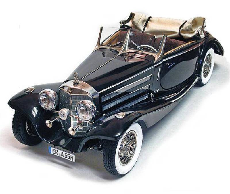 Maquette Pocher 1/8 Mercedes 540K noire avec finitions chromées et sellerie montée par Atelier Camara